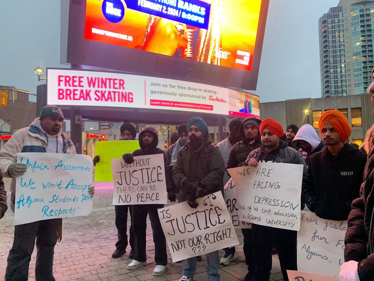 NSNPeel's tweet photo. BREAKING: Indian international students stage permanent protest outside @AlgomaU Brampton campus after a white course instructor failed over 100 of them (some for the second time) while refusing to explain or justify his decision. #StandForStudents #StopTheExploitation 

🧵👇🏾 https://t.co/xJctrmqHl0