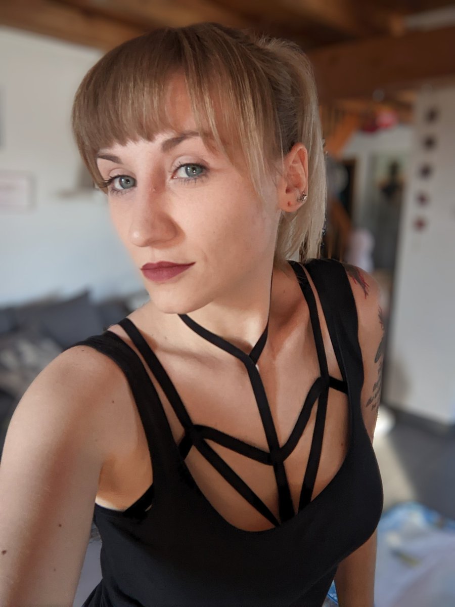 Arc_Feet's tweet photo. Du kannst gar nicht anders als dein Geld in mich zu investieren. 😌
Mein Anblick macht dich schwach &amp; du lechzt danach Euro für Euro auf mein PayPal-Konto zu senden. 
.
Hop Hop in meine DMs du Schweinchen 🐖

#findom #herrin #paypalme #Zahlsklave #lustmolch #paypig https://t.co/IKft6hRkwi