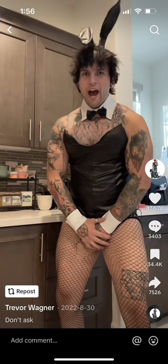 KESHAPARX's tweet photo. blah blah blah TREVOR WAGNER IN A BUNNY SUIT https://t.co/a1iOavoNiu