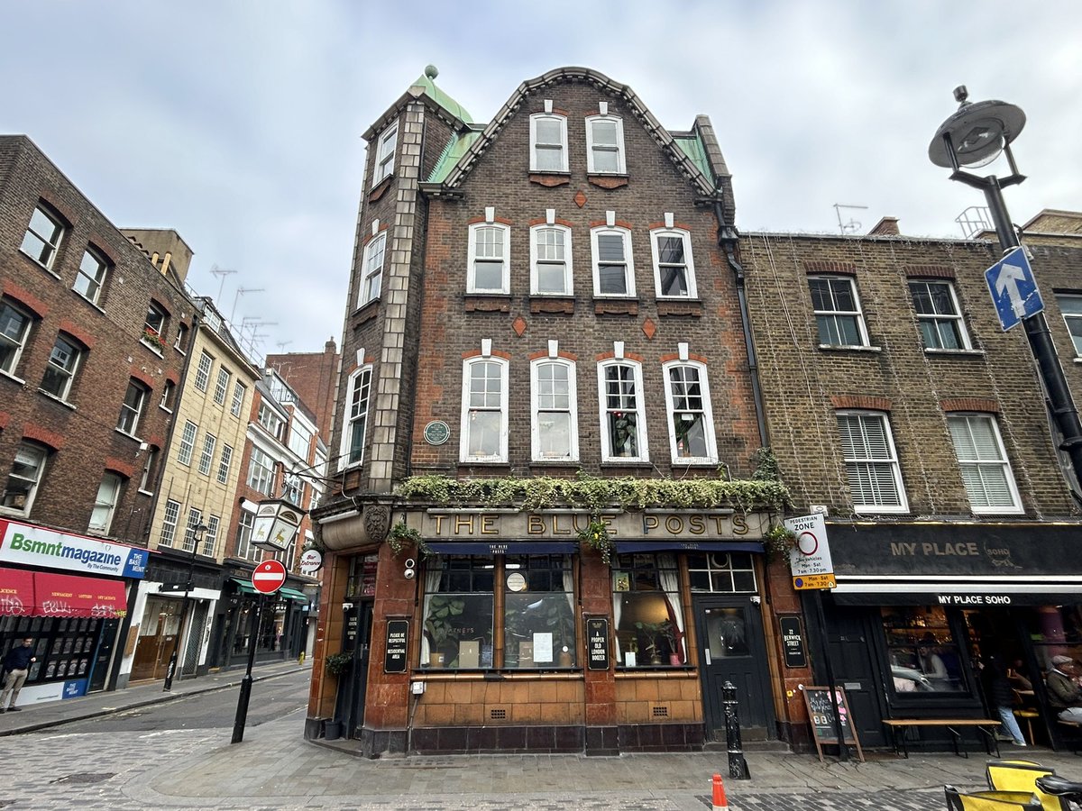 PubsSaving's tweet image. Blue Posts, 22 Berwick Street #soho #favouritepubs #pubs #Sunday
