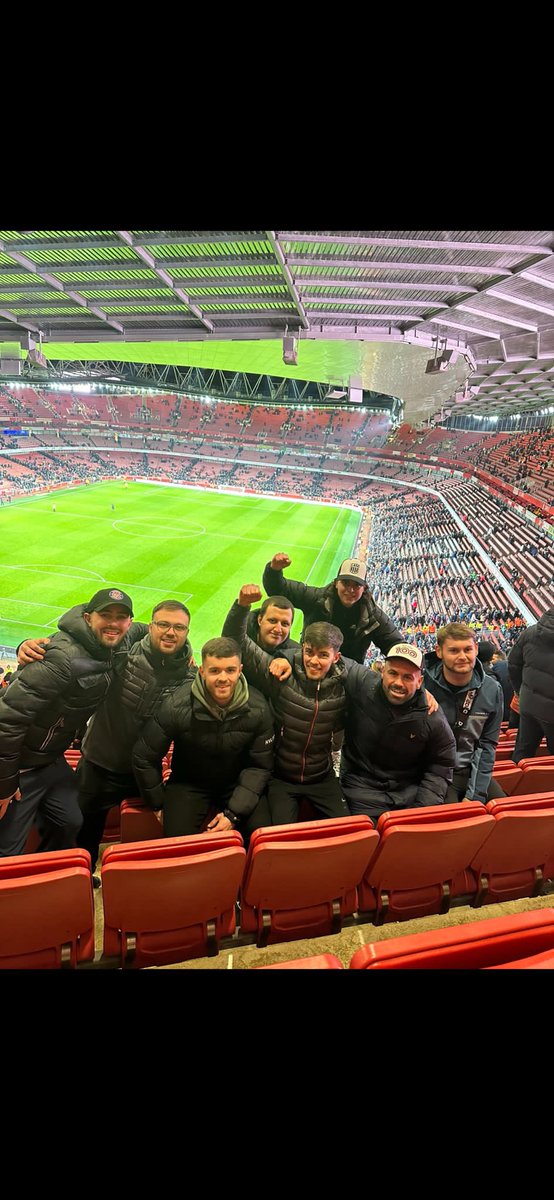 Gunns84's tweet photo. Arsenal 😀 https://t.co/iF1Y41iOqB