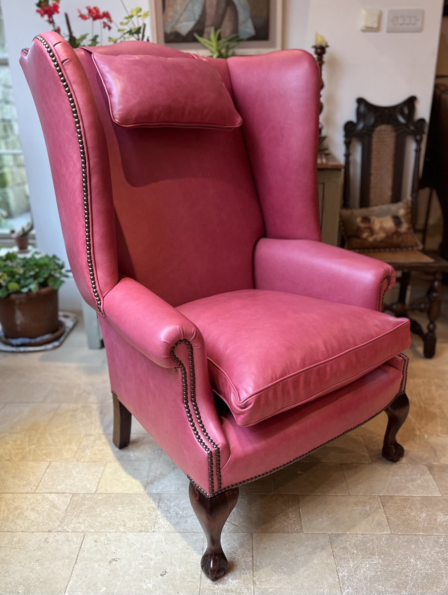 LeatherChairsUK's tweet image. Antique Pink/Faded Rose Leather was popular on the run-up to the end of 2023 .....#wingchair #leatherwingchair #georgianwingchair #leatherclubchair #englishwingchair #leatherchairsofbath #leatherchair #clubchair #gibsonheadrest #antiquepinkleather #fadedroseleather