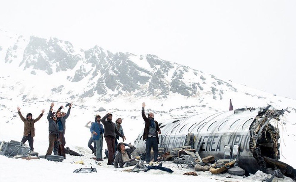 acabei de assistir “a sociedade da neve” e posso dizer sem sombra de dúvidas, que é o melhor trabalho já feito pela Netflix. A maior obra prima da plataforma. Que filmaço! A sensibilidade com que essa tragédia foi tratada, é admirável.