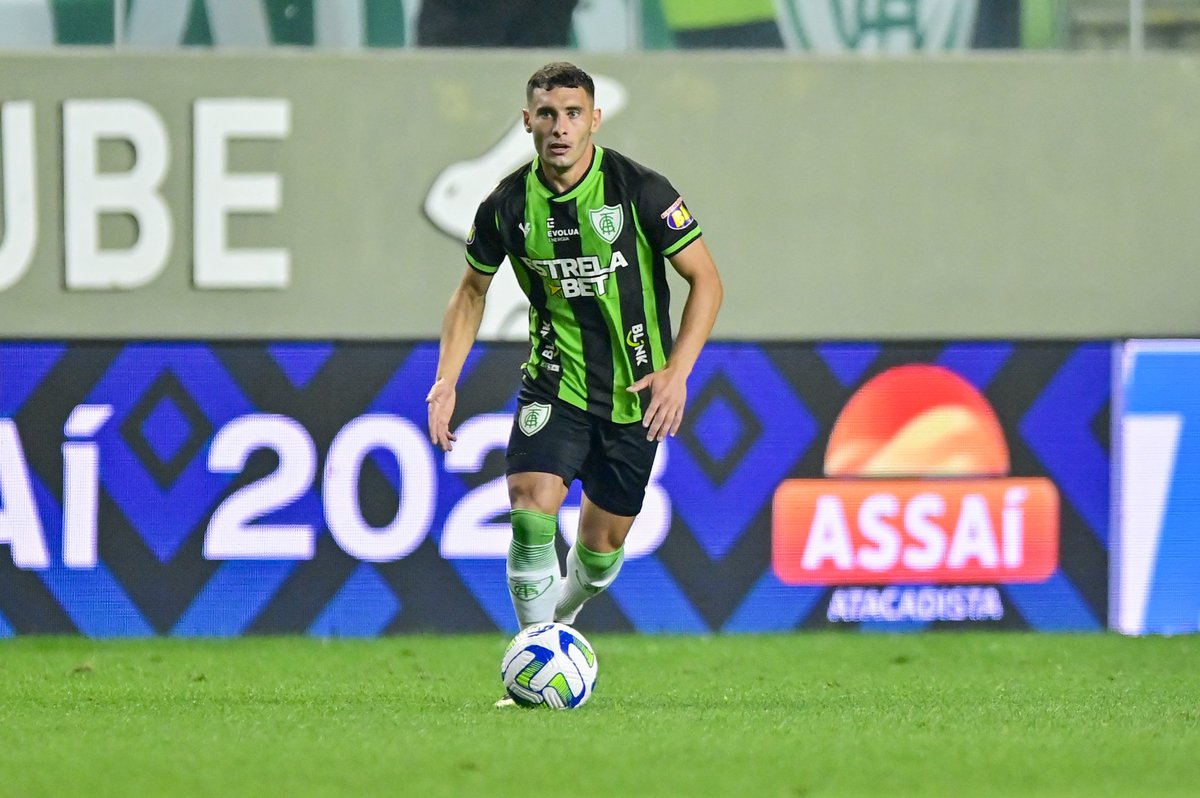 centralcecc's tweet image. 🚨 Cruzeiro e América encerraram as negociações pelo meia Martínez.

O América entende que os valores oferecidos pelo maior de minas não foram satisfatórios e após diversas propostas as negociações estão encerradas!