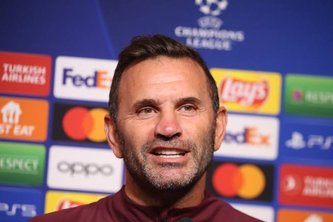 Yeni beIN Sports muhabiri: "26 iç saha maçında 1 kez kaybettiniz, Hakan Keleş'e karşıydı, bu sefer yine Hakan Keleş ile karşı karşıya geleceksiniz?"

Okan Buruk: "Bunları mı hesapladınız (Gülerek)?"