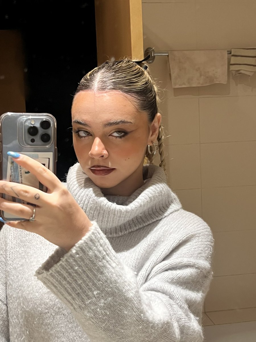 damnbiaa's tweet photo. quote w a mirror selfie https://t.co/cUAE7C5ttH