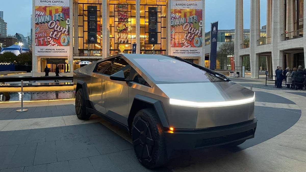 JoshWest247's tweet photo. AMERICA is making the world’s coolest vehicles again! 🇺🇸 https://t.co/qP6BoxFUmj