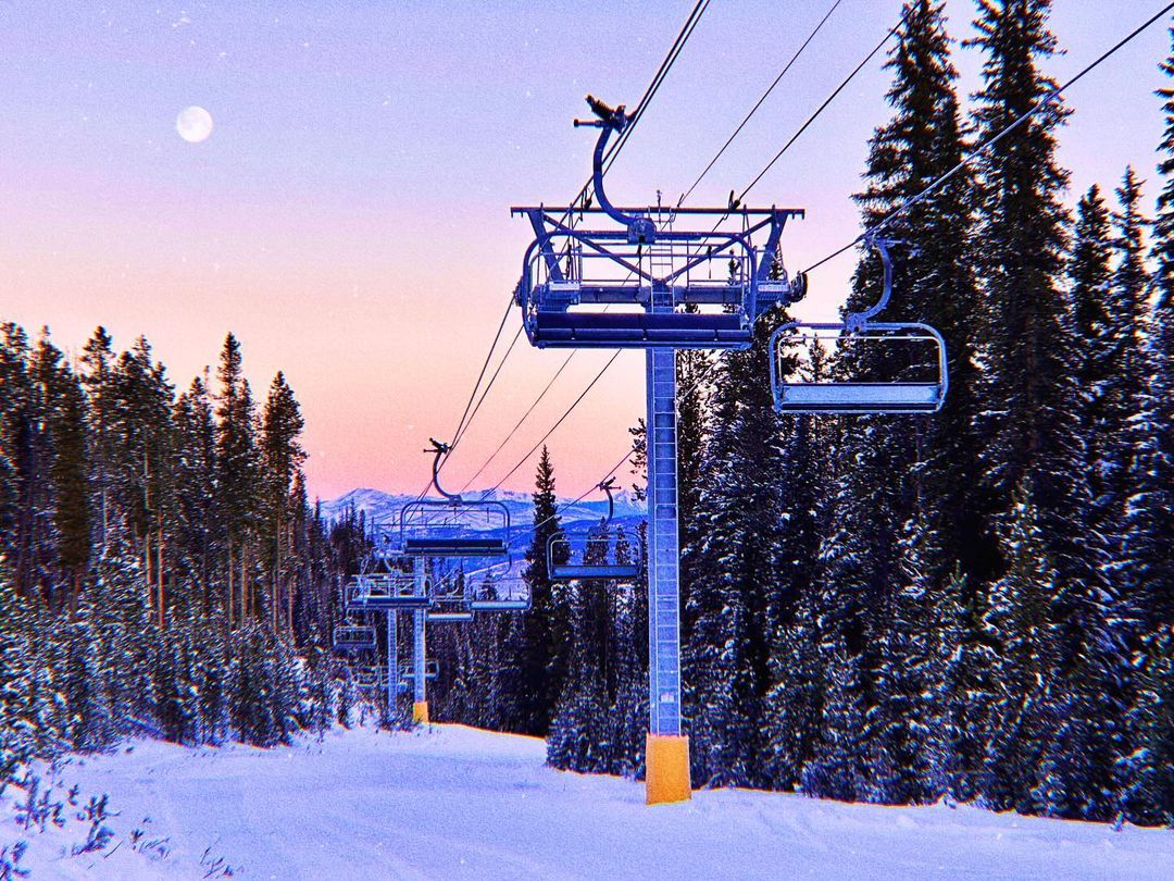 WinterPark's tweet photo. Views from the lifts > views from pretty much anywhere else 😍 

📷: Jaden Kai

#WinterParkResort #Skiing #Colorado https://t.co/AtlzNbJfoe