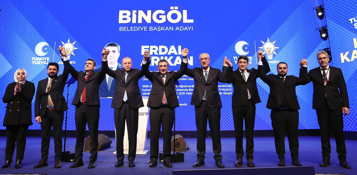 Cumhurbaşkanımız Sayın <a href="/RTErdogan/">Recep Tayyip Erdoğan</a>’ın tensipleriyle, baba ocağım Bingöl’den belediye başkan adayı olarak açıklanan mevcut belediye başkanımız <a href="/Erdalarikan12/">Erdal ARIKAN</a>’ı tebrik ederim. 

Kıymetli başkanımızın, Bingöllü kardeşlerimize hayırlı bir şekilde hizmet ederek başarılı çalışmalarına