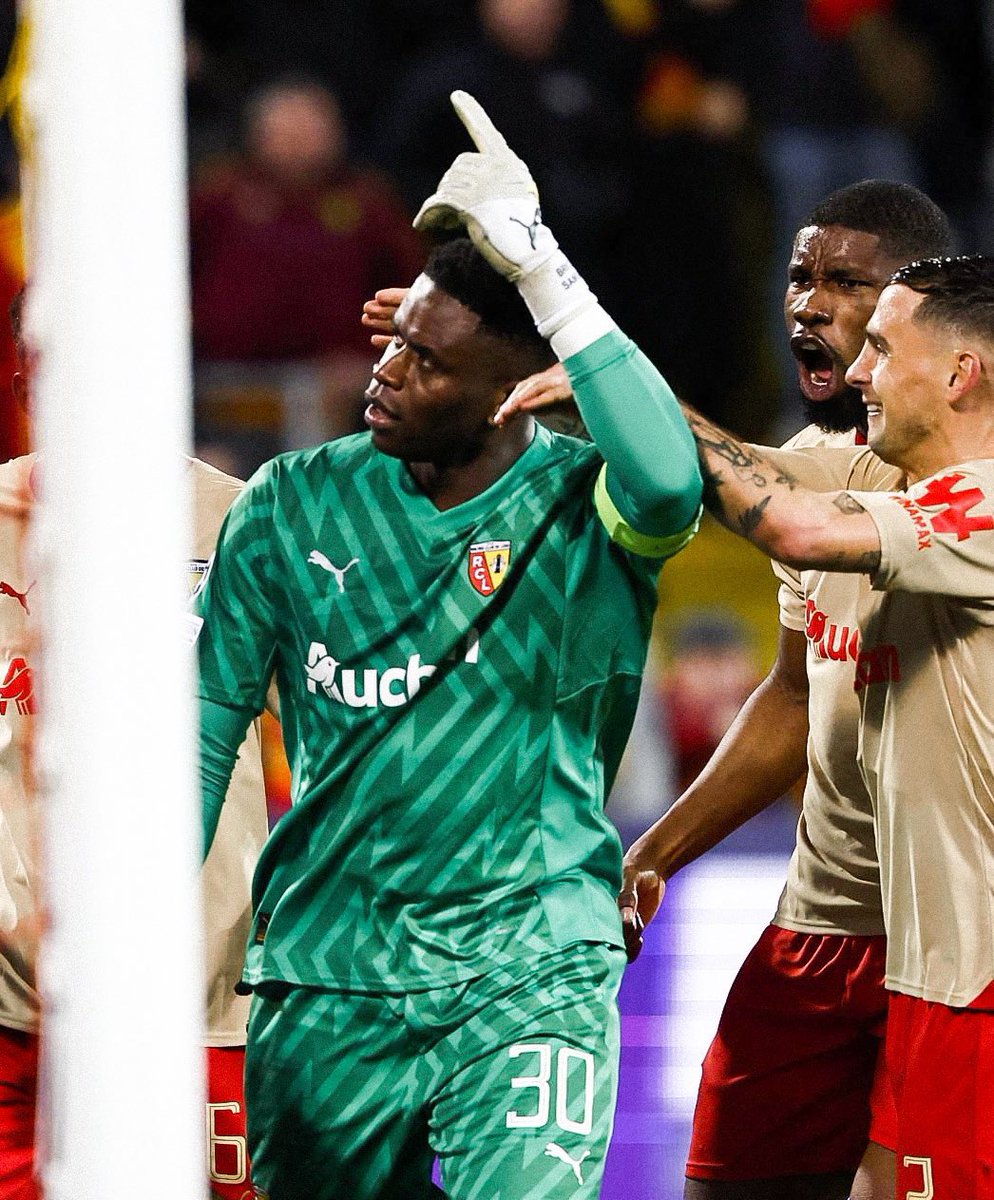 ActuL1_'s tweet photo. MAIS BRICE SAMBA, QUI ES-TU ??? 

QUELLE MURAILLE BORDEL 🤯🤯🤯 https://t.co/bOE9gYYuGe