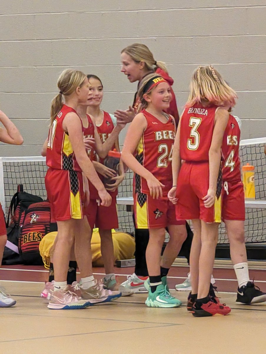 ladybeesbball's tweet image. Great win 4th grade! Fun to watch