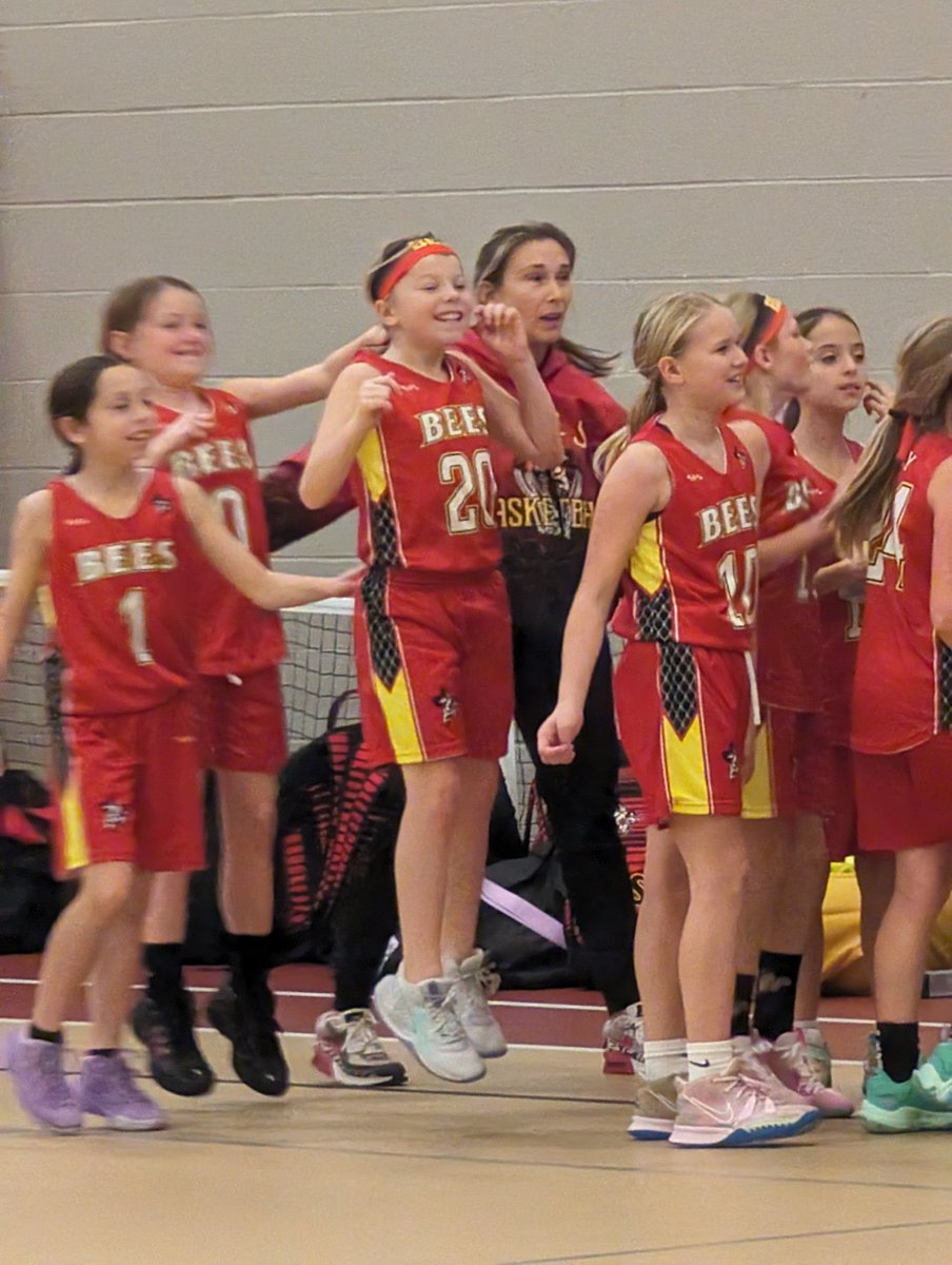 ladybeesbball's tweet image. Great win 4th grade! Fun to watch