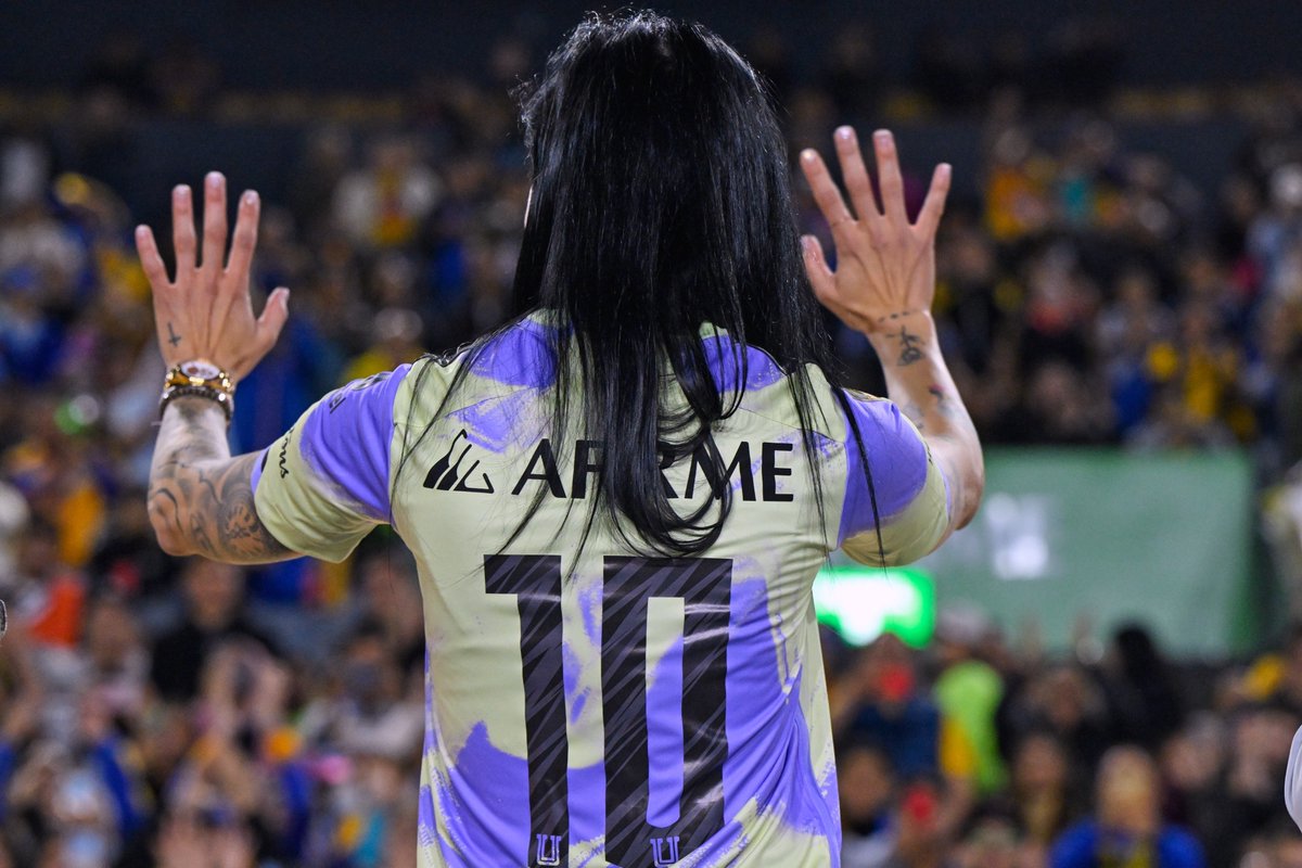 25 de agosto del 2023: Tigres Femenil salta a la cancha con la playera 10 de Jennifer Hermoso de manera solidaria.

6 de enero del 2024: Jennifer Hermoso fue presentada como la nueva 10 de Tigres Femenil

135 días pasaron entre ambos eventos