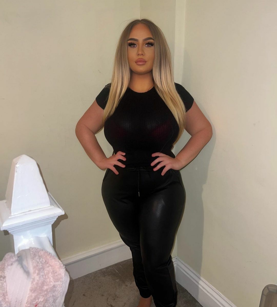 LuvUKBusty's tweet photo. Molly in all of her perfect thickness 🤤🥰 https://t.co/KtjSWNrWPY