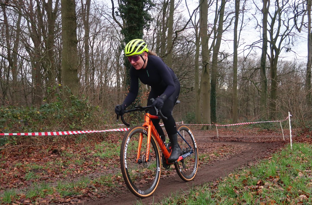 cyclocross24's tweet photo. 🇳🇱 Annemiek van Vleuten took part in a national cyclocross race today in her old hometown 🇳🇱 Vorden. Not in her Movistar kit anymore but in black this time. She finished 17th in the race won by Mirre Knaven. https://t.co/abFDP3r4pl