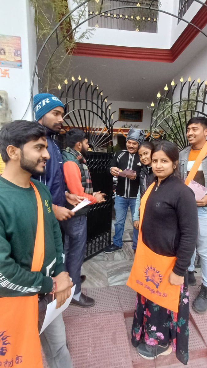 YashCho82377231's tweet photo. #अक्षत_वितरण
आज श्री राम जन्मभूमि मन्दिर अयोध्या धाम से भेजे गये पूजित अक्षत प्रत्येक घर तक पहुँचाने हेतु अखिल भारतीय विद्यार्थी परिषद बरेली महानगर के कार्यकर्ताओं ने इस महाअभियान में सहभागिता की।
#ABVPBraj
#ABVPBareilly
@abvpbraj @ABVPVoice @iManojNikhra @yagywalkya @RSSorg https://t.co/FqluyknYuE