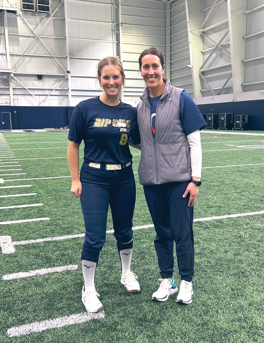 MaevaShapiro's tweet photo. It was fun being back with @UConnSoftball for a great camp and catching session. Thank you especially to @CoachVUCONN for the helpful feedback behind the plate and appreciate the instruction from @CoachNikkiUCONN and @CoachMacUCONN and other coaches there. @18uCovino @SoftballRip https://t.co/A8z4m1Sycp