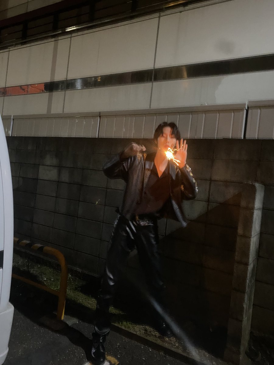 Official_IB147's tweet photo. [#범수]

새해기념 소소하게 불꽃놀이
다들 신년소원은 뭐 비셨나요??💌
다들 행복하자구요❣️

#ib147 #아이돌 #연습생 #idol #kpop https://t.co/CaS6lErewr