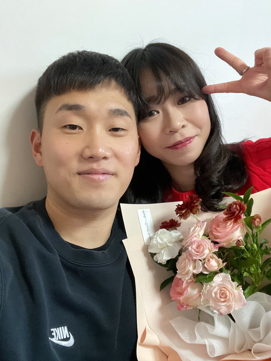 cyn_potato's tweet photo. #선물 #깜짝선물 💐🩷💜 https://t.co/TNEJFkCxX4