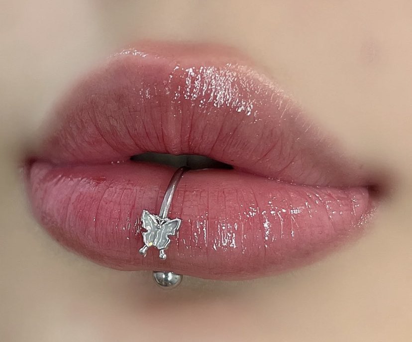 heartipink's tweet photo. need a butterfly lip piercing ring like this https://t.co/cUIshjV3eQ