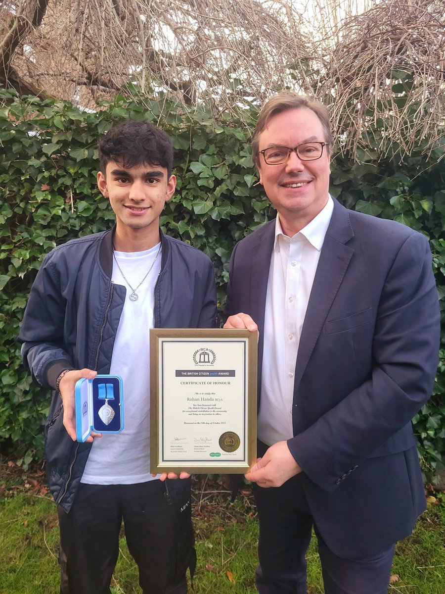 ronnie_h9's tweet photo. Great to meet Rt Hon @JonathanLord MP for Woking, talk about the BCyA recognition, cricket, football and how sport is vital for physical and mental health.

@BBCSurreySport @BBCSurrey
@weare_woking @MindworksSurrey @SurreyCricketFd @surreycricket

#bcya #cricket #woking #surrey https://t.co/qOwHPdfHn2