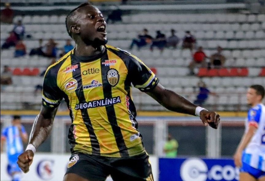 MercadoFutbolEC's tweet photo. #COMFIRMADO Renny Simisterra será nuevo refuerzo del @Dep_Garcilaso de Perú 🇵🇪 último club @LibertadFC3 https://t.co/zVkWLj2KYI