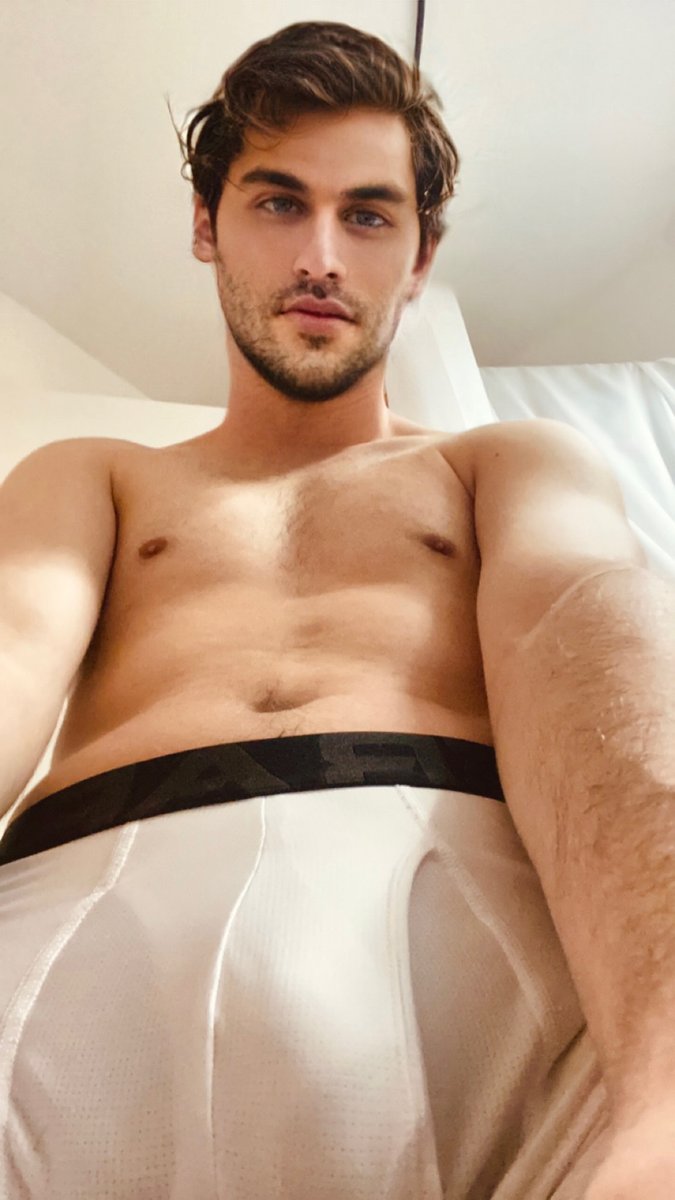 lukas712xx's tweet photo. Thank you for 1000 followers <3 https://t.co/RPTqJagtWB