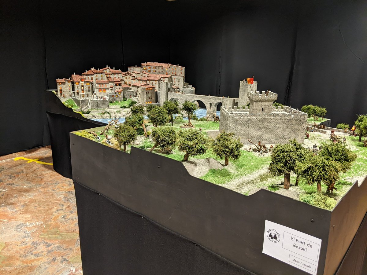Ot_Vink's tweet photo. Maqueta de Besalú a Calldetenes de la mà de l'artista Joan Segalés @besalu_turisme @RadioBesalu @Aj_Besalu https://t.co/DzJXFDWE6x
