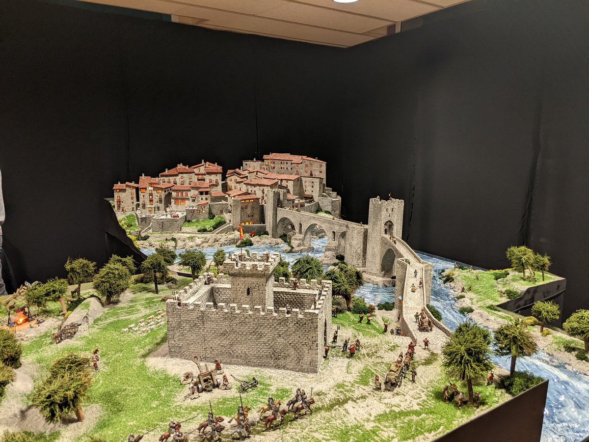 Ot_Vink's tweet photo. Maqueta de Besalú a Calldetenes de la mà de l'artista Joan Segalés @besalu_turisme @RadioBesalu @Aj_Besalu https://t.co/DzJXFDWE6x