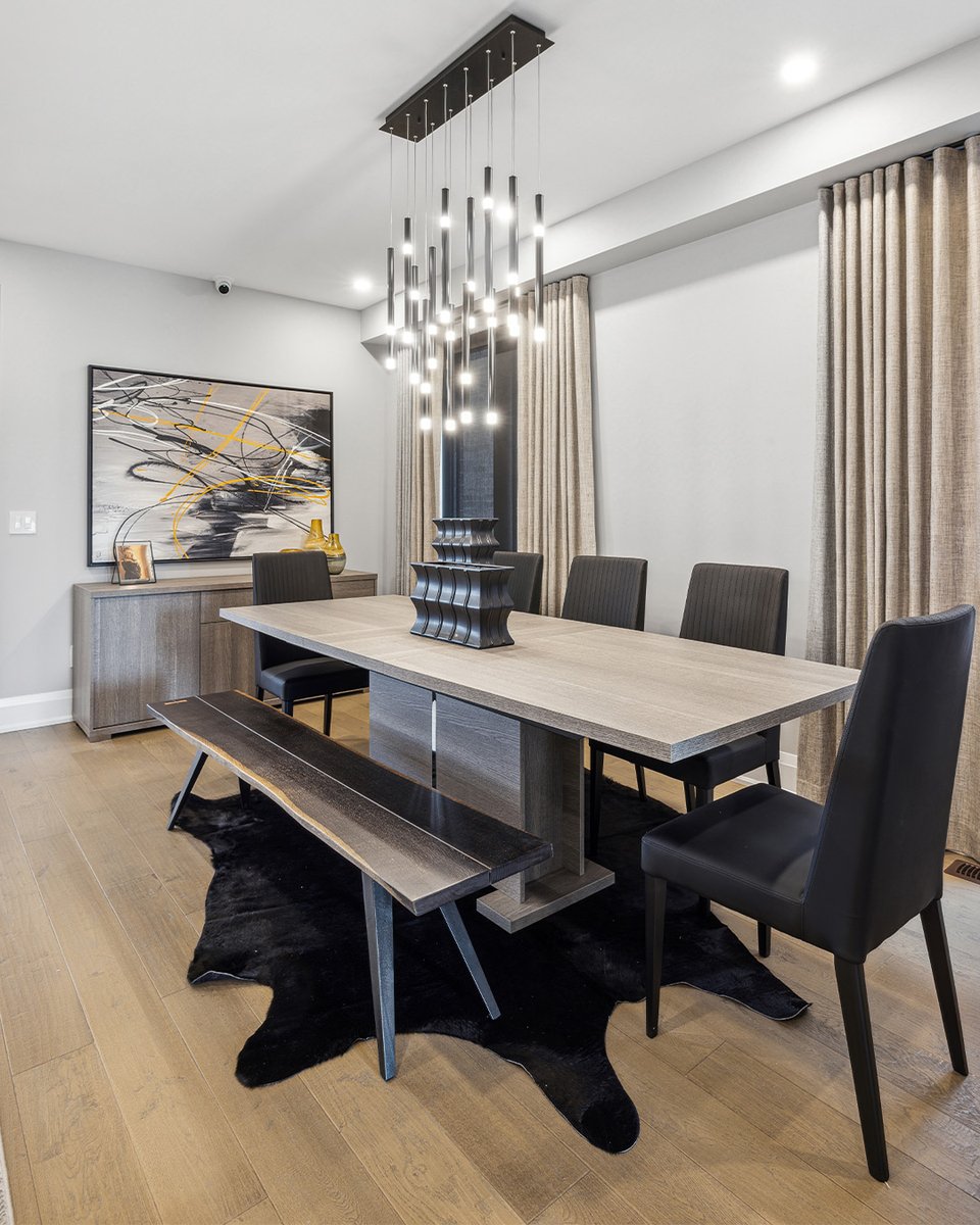 MartinDanielTO's tweet photo. Embrace contemporary elegance with a modern dining room design. Contact us today to get started on designing your dream home! #torontofurniture #homedecor #torontointeriordesign https://t.co/V0Z1dt9sQe