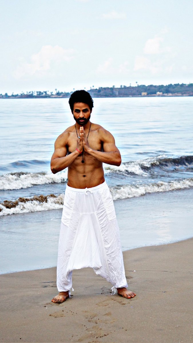 sannjjoy's tweet photo. Explore Indian Beaches 🏖️
Avoid Maldives, Sidhi baat no bakwaas.
#SayNoToMaldives #ExploreIndianIsland #NarendraModi #MaldivesOut #indianbeaches #actor #indianactor #marathistars #menofindia #marathicelebrity #sannjjoy #sanjayshejwal https://t.co/XVOpadS6y0