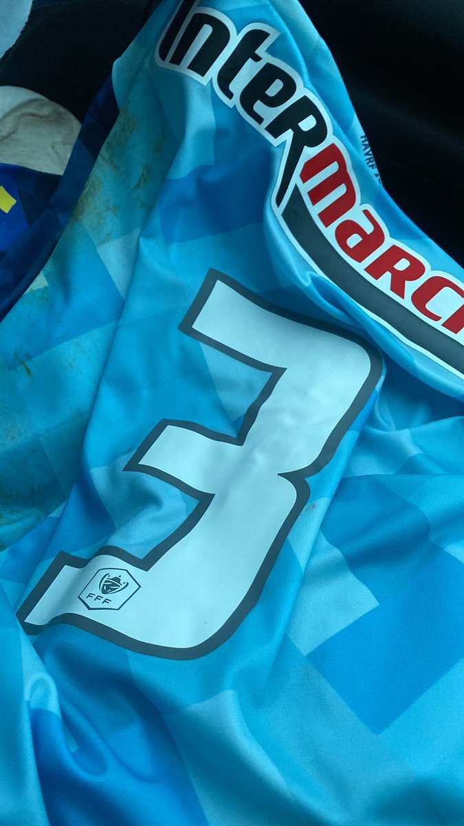 _cmpdx's tweet image. si le mot heureuse était une image