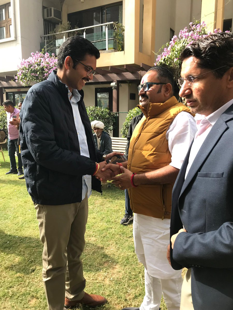 bsbamarla's tweet photo. राजस्थान विधानसभा के सबसे युवा विधायक श्री अंशुमान सिंह जी भाटी से आज स्नेहपूर्वक मुलाकात की एवं बधाई प्रेषित की तथा उनकी कर्तव्यपराय व्यक्तित्व से लगा कि अब राजस्थान का भविष्य की बागडोर सही हाथों में हैं

@anshumansinghbhati
#BJP4Rajasthan #NarendraModi #AmitShah #Jaipur #Barmer https://t.co/rtT4M9nfPV
