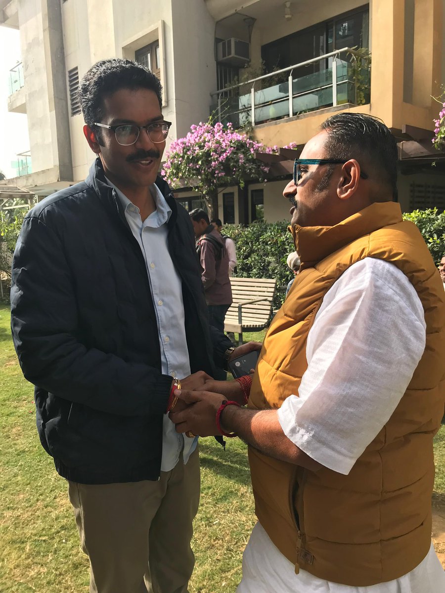 bsbamarla's tweet photo. राजस्थान विधानसभा के सबसे युवा विधायक श्री अंशुमान सिंह जी भाटी से आज स्नेहपूर्वक मुलाकात की एवं बधाई प्रेषित की तथा उनकी कर्तव्यपराय व्यक्तित्व से लगा कि अब राजस्थान का भविष्य की बागडोर सही हाथों में हैं

@anshumansinghbhati
#BJP4Rajasthan #NarendraModi #AmitShah #Jaipur #Barmer https://t.co/rtT4M9nfPV