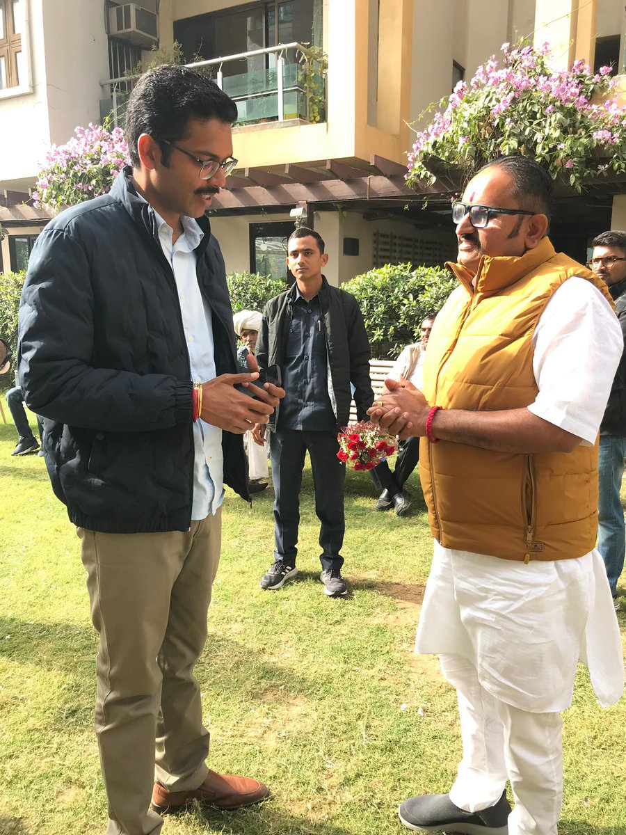 bsbamarla's tweet photo. राजस्थान विधानसभा के सबसे युवा विधायक श्री अंशुमान सिंह जी भाटी से आज स्नेहपूर्वक मुलाकात की एवं बधाई प्रेषित की तथा उनकी कर्तव्यपराय व्यक्तित्व से लगा कि अब राजस्थान का भविष्य की बागडोर सही हाथों में हैं

@anshumansinghbhati
#BJP4Rajasthan #NarendraModi #AmitShah #Jaipur #Barmer https://t.co/rtT4M9nfPV