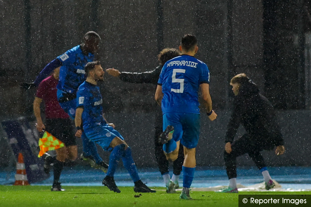 Super_League_GR's tweet photo. 📸Ο πανηγυρισμός του Παμλίδη με τους συμπαίκτες του στο 32', για το γκολ της ισοφάρισης.
➡️https://t.co/IM8Vmu9tTL 

#slgr #StoiximanSuperLeague #matchday17 #pasast #PASGiannina #AsterasTripolisfc #Stoiximan #Football https://t.co/tbG4mAT33V