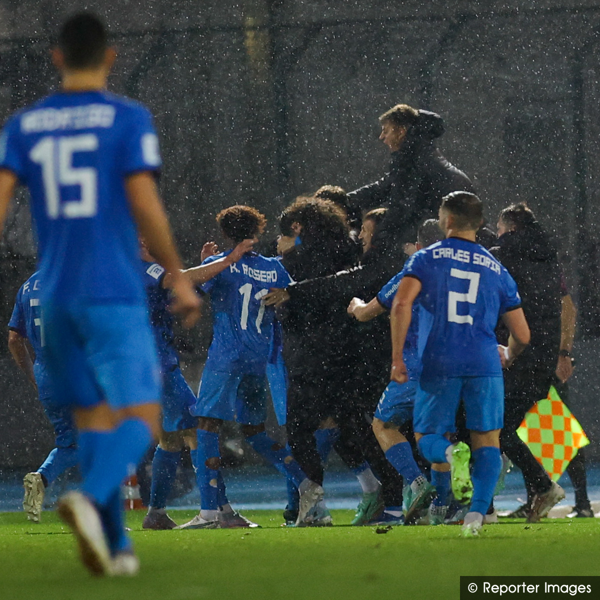 Super_League_GR's tweet photo. 📸Ο πανηγυρισμός του Παμλίδη με τους συμπαίκτες του στο 32', για το γκολ της ισοφάρισης.
➡️https://t.co/IM8Vmu9tTL 

#slgr #StoiximanSuperLeague #matchday17 #pasast #PASGiannina #AsterasTripolisfc #Stoiximan #Football https://t.co/tbG4mAT33V