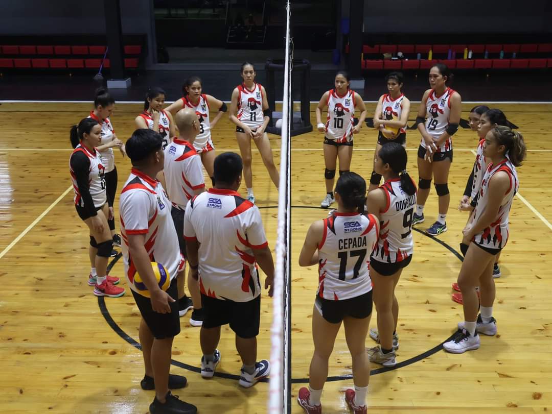 UEastRedWarrior's tweet image. UE Womens Volleyball Team ❤️⚪🔴

#teambuilding 
#UAAPSeason86 
#bombaUE