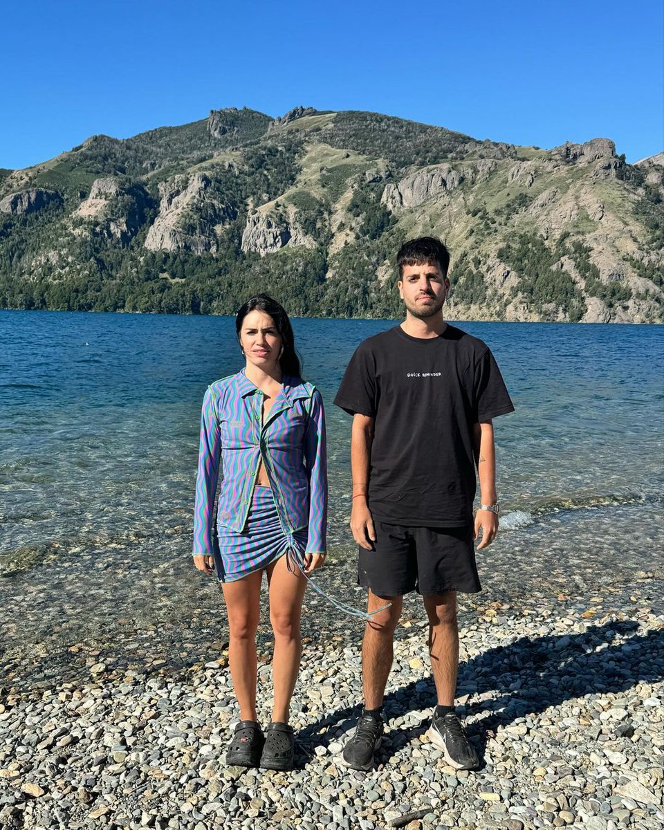 LaliPics01's tweet photo. Esta con lauta "modo tiesos" es muy memeable 😂💗Amo esta amistad de primos!
.
.
@lalioficial #LALI #LaliEsposito #LALIDELUXE #LaliMusica #LaliTour #LaliEnVacaciones #LaliPop #LaliPics 💋 https://t.co/SYEw8nVuvG