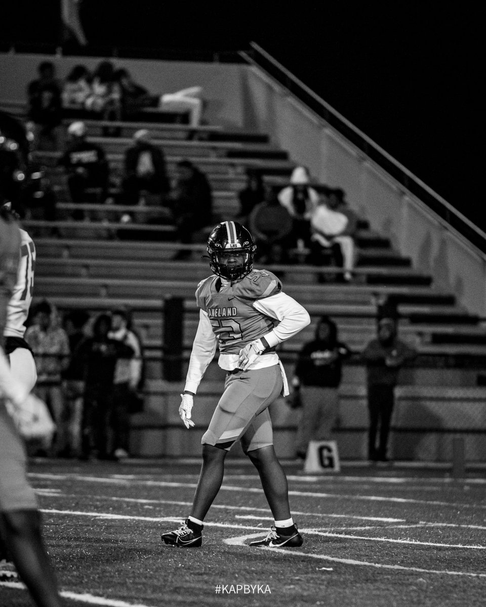 yooo_jmo's tweet photo. 6 foot , 210lbs ,play every position on dline ,senior season highlights looking for a home https://t.co/mV3qrIwSWp https://t.co/UTUte55KgH