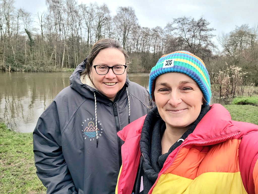 Running2staysa1's tweet photo. No running because injured...but have managed 2 wild swims this weekend. Water temp 5Β°, air temp 4Β°. Much laughter, a much needed reset as we go into first full week of term. #swimtounwind #wildswim #bitchilly #swimwithfriends https://t.co/u1M7iIkm0u