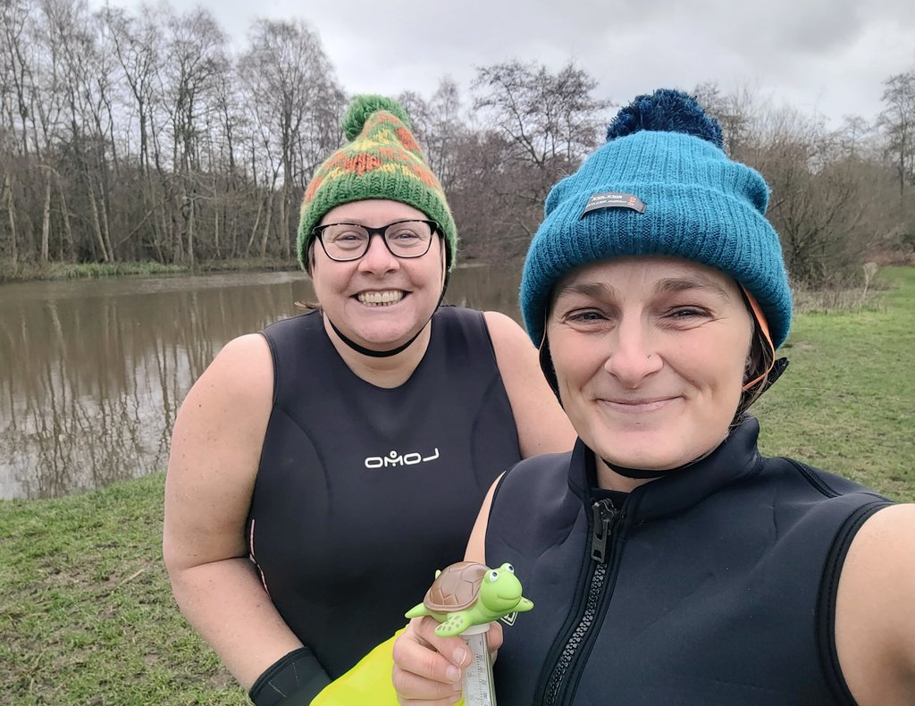 Running2staysa1's tweet photo. No running because injured...but have managed 2 wild swims this weekend. Water temp 5Β°, air temp 4Β°. Much laughter, a much needed reset as we go into first full week of term. #swimtounwind #wildswim #bitchilly #swimwithfriends https://t.co/u1M7iIkm0u