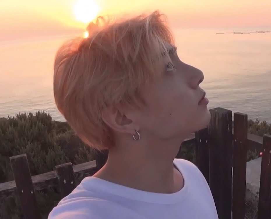 just us matching, chilling in the sun🤍🤍

#BTSBLACKOUT #BLKARMYCOOKOUT