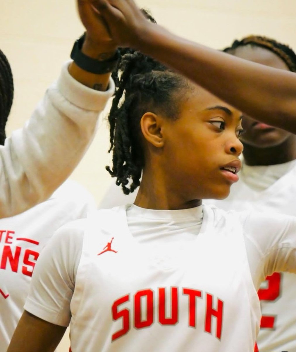 kaleighOnPoint's tweet image. Been playing up since 3rd grade, AAU She's traveled the SE, played in tons of exposure camps, 2yr starter with @SouthPointeWBB &amp;amp; according to MaxPreps, lead team in minutes played. She's rarely shaken or stirred! This is HER, Ms. Kaleigh Lucas! Know her name!
#composed