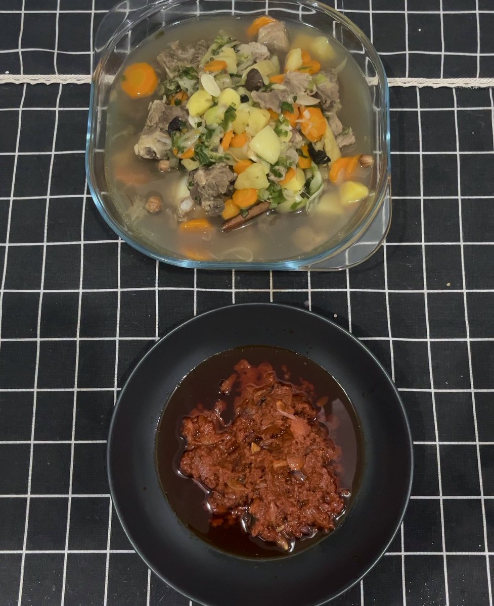 tulusnana_'s tweet photo. Dulunya gue nggak pernah masak sama sekali, dari masa sekolah sampai kerja pun 😂
Palingan ya cuma bantu-bantuin nyiapin bumbu kalo nyokap masak,
Sekarang alhamdulillah sudah mulai jadi koki rumah tangga hehe https://t.co/21TDU5SWTu