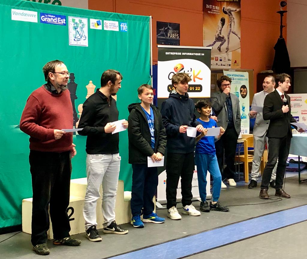 agen_echecs's tweet photo. #ChessOpen - Bravo au jeune Gregory Borrelly-Konyakhin qui a fait un très bon Open à Vandoeuvre et remporte un prix par catégorie. Ce sont une quinzaine de nos joueurs qui ont participé à diverses rencontres officielles et Open de Noël cette année encore, bravo à tous https://t.co/6bwj98shbZ