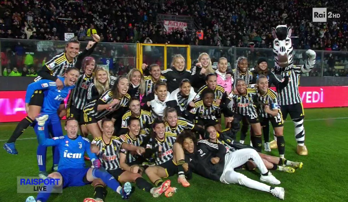 🥳🏆🤍🖤 #RomaJuve #SupercoppaFemminile