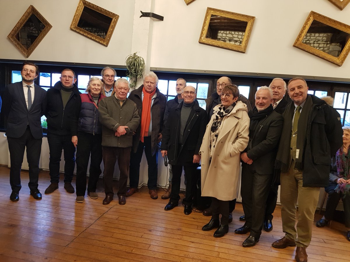 😊Jolis vœux 2024 en présence du député <a href="/p_brun/">Philippe Brun</a>, des maires voisins <a href="/MA_Jamet/">Marc-Antoine JAMET</a> <a href="/Legerjanick/">Leger Janick</a> <a href="/SanchezLaet/">Laetitia Sanchez</a>, Giorgio Loiseau et Richard Jacquet, ainsi que <a href="/ortegadieg/">Diégo Ortega</a>, de la <a href="/fond_patrimoine/">Fondation du patrimoine</a> de l'Eure, et de la <a href="/Gendarmerie_027/">Gendarmerie de l'Eure</a> 
Texte du discours du maire :  portedeseine.wordpress.com/2024/01/07/les…