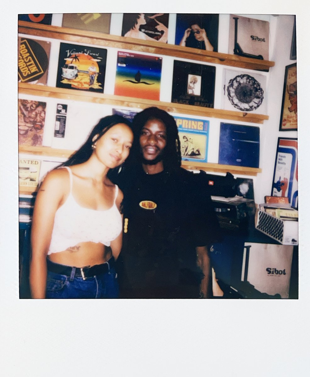 Kid_Wasabi_'s tweet photo. CAPE TOWN through @Polaroid https://t.co/tlGr8tA1Y2