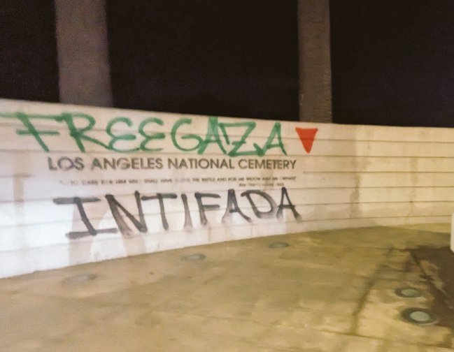 SiaKordestani's tweet photo. SICK: this is Los Angeles National Cemetery, which has 85,000 American soldiers buried from 19th, 20th, and 21st century wars.

First, pro-Hamas people defaced it with "Free Gaza." Then they defaced it again with "Intifada" (incitement to violence).

Remember: the pro-Israel side loves America and always did. 
🇺🇸❤️
